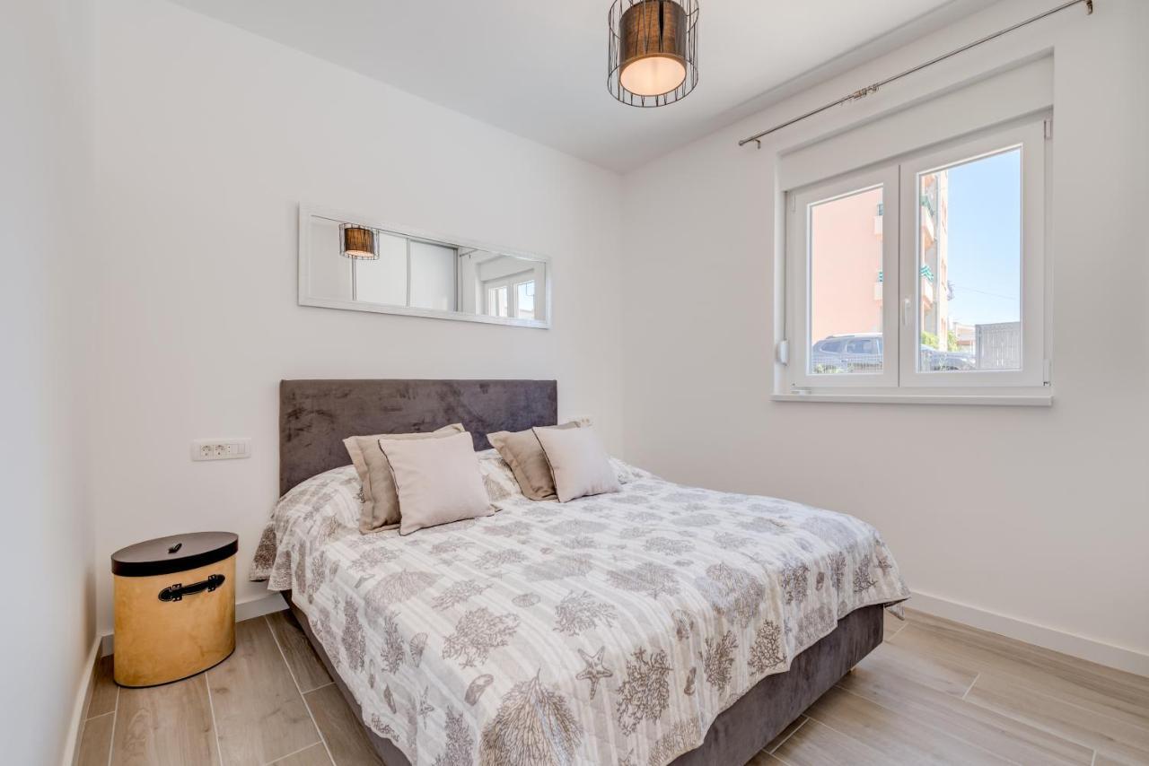 Apartamento New, Private Heated Swimming Pool, Free Parking, Trogir Centar Exterior foto