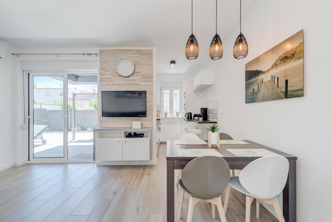 Apartamento New, Private Heated Swimming Pool, Free Parking, Trogir Centar Exterior foto