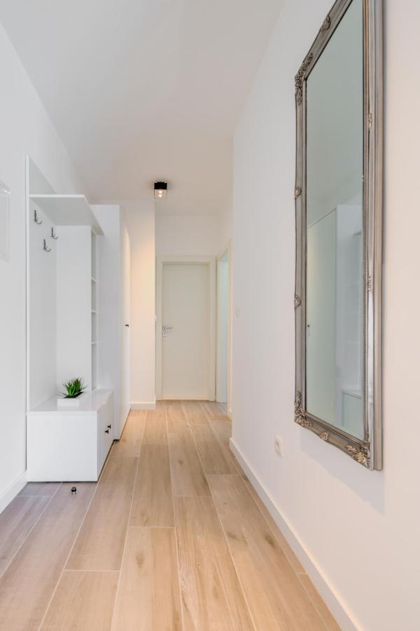 Apartamento New, Private Heated Swimming Pool, Free Parking, Trogir Centar Exterior foto