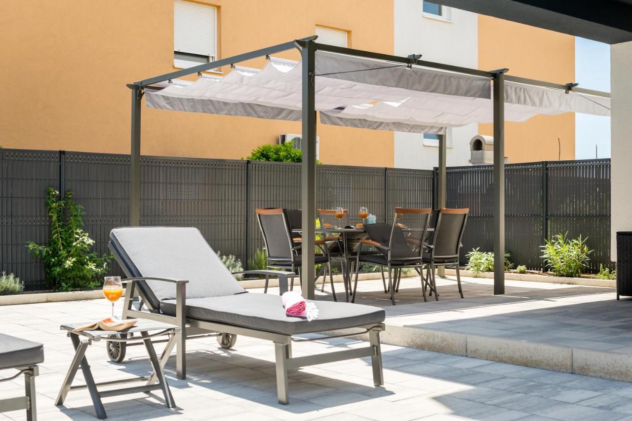 Apartamento New, Private Heated Swimming Pool, Free Parking, Trogir Centar Exterior foto
