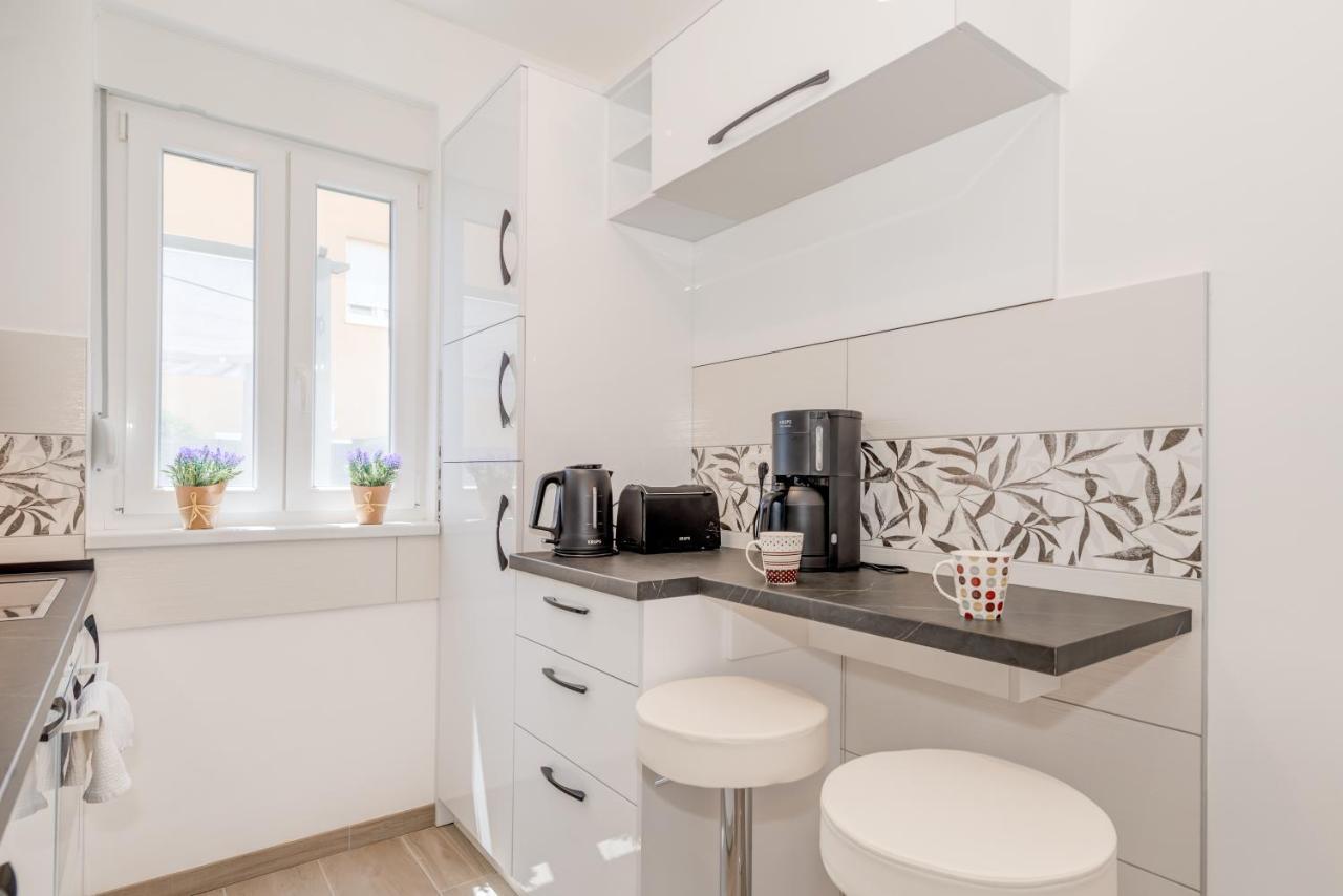 Apartamento New, Private Heated Swimming Pool, Free Parking, Trogir Centar Exterior foto