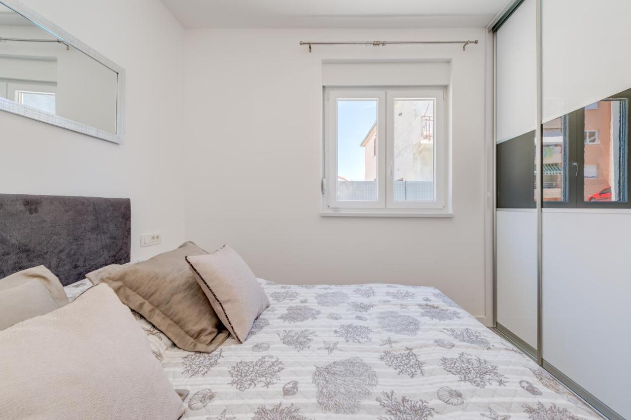 Apartamento New, Private Heated Swimming Pool, Free Parking, Trogir Centar Exterior foto