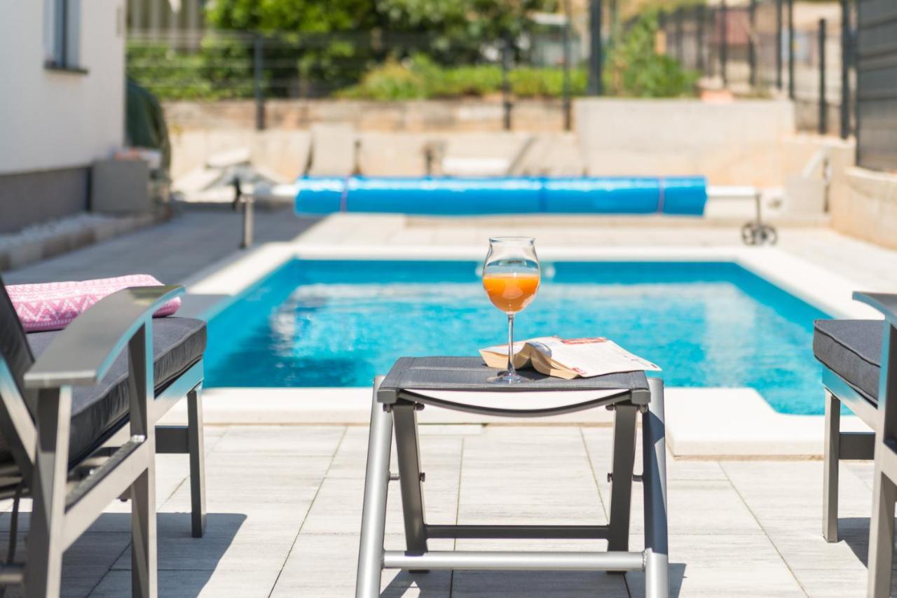 Apartamento New, Private Heated Swimming Pool, Free Parking, Trogir Centar Exterior foto