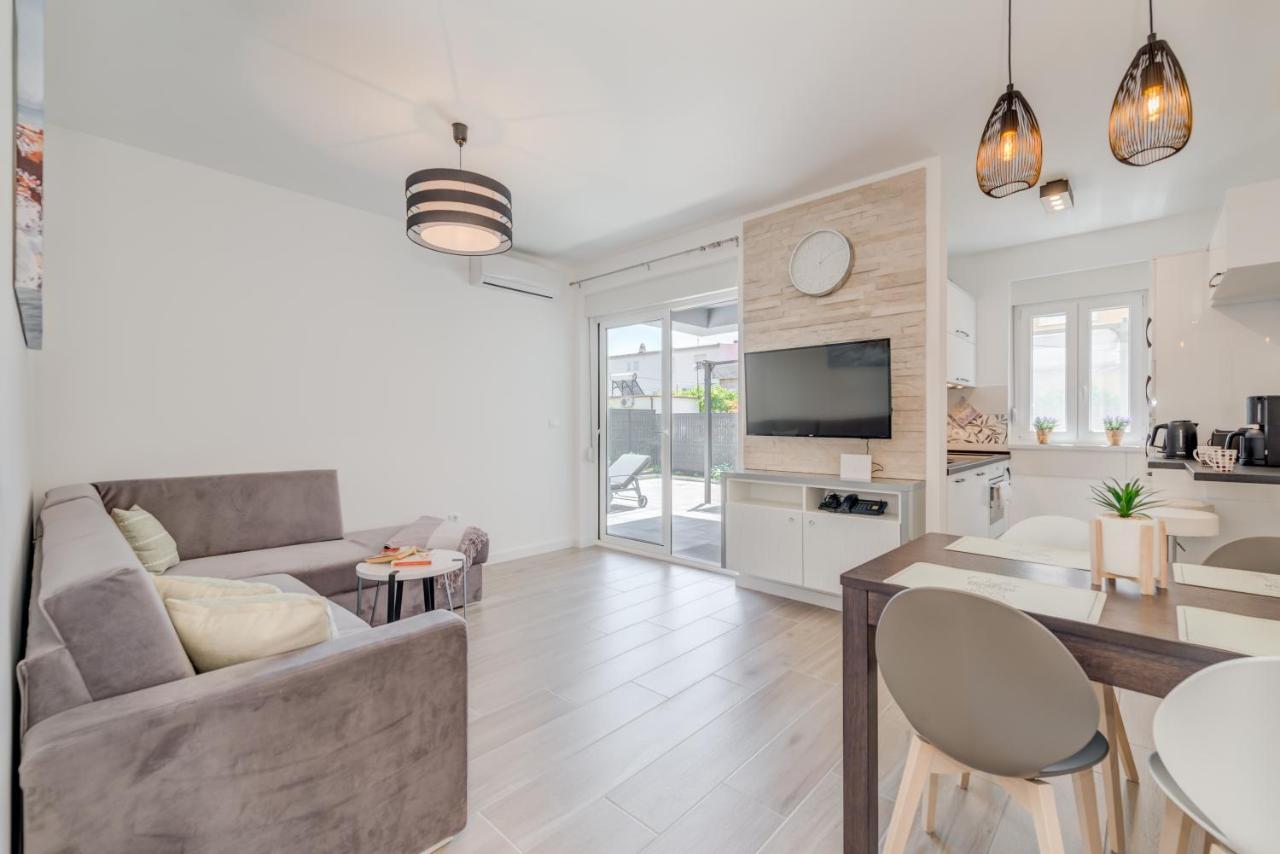 Apartamento New, Private Heated Swimming Pool, Free Parking, Trogir Centar Exterior foto