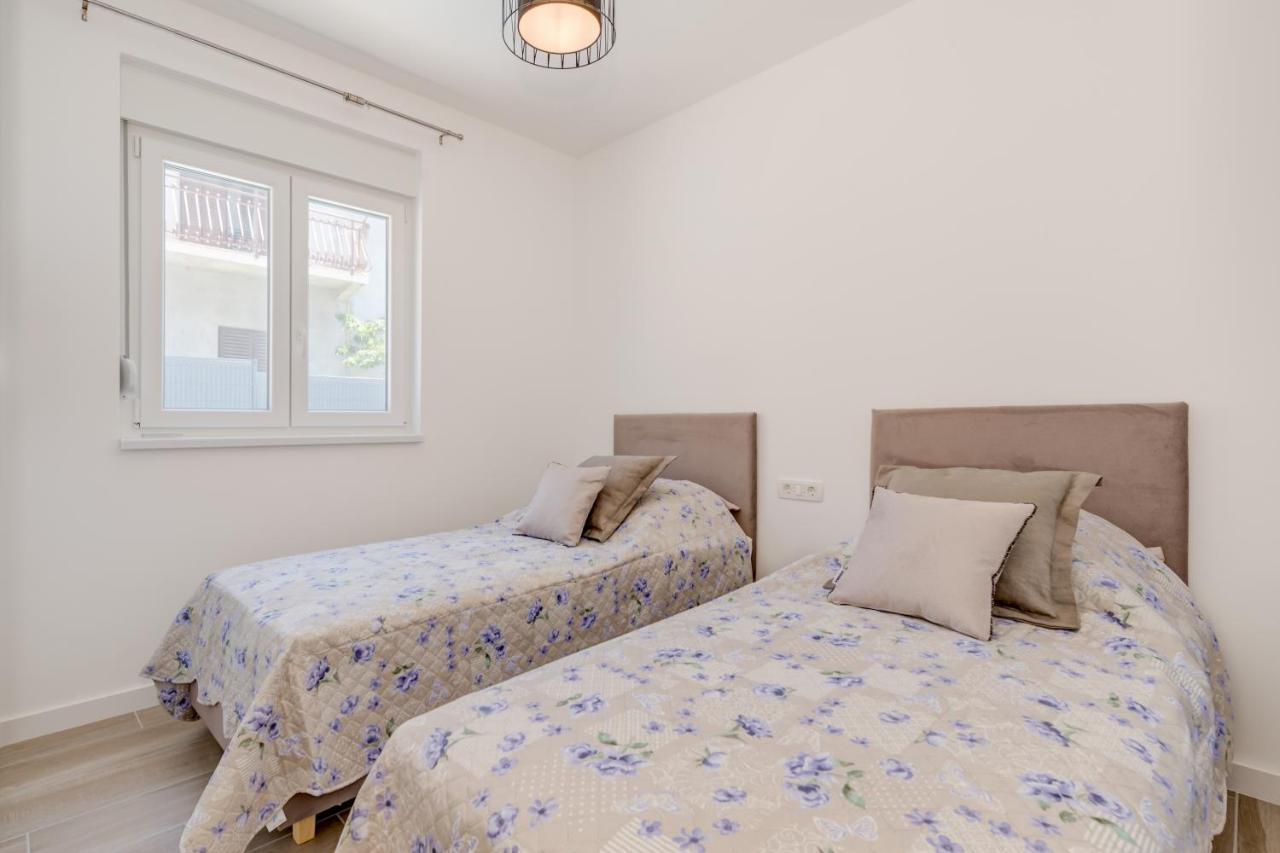 Apartamento New, Private Heated Swimming Pool, Free Parking, Trogir Centar Exterior foto