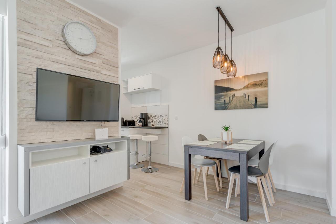 Apartamento New, Private Heated Swimming Pool, Free Parking, Trogir Centar Exterior foto