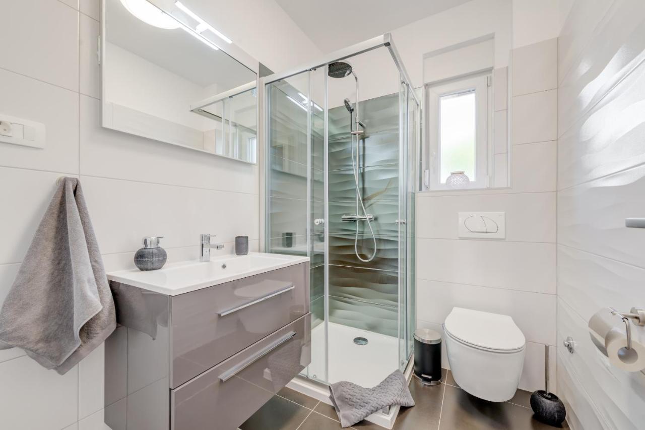 Apartamento New, Private Heated Swimming Pool, Free Parking, Trogir Centar Exterior foto